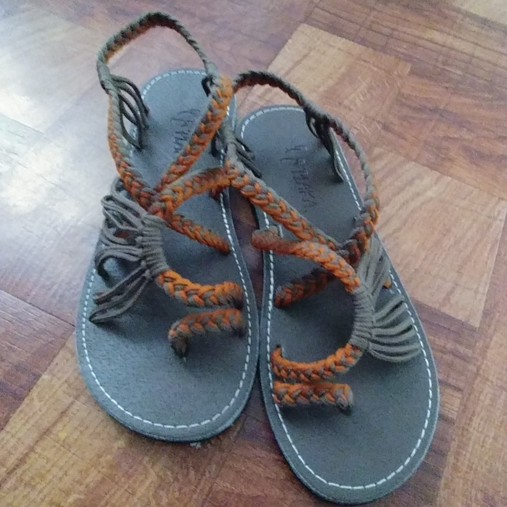 Plaka Sandles.